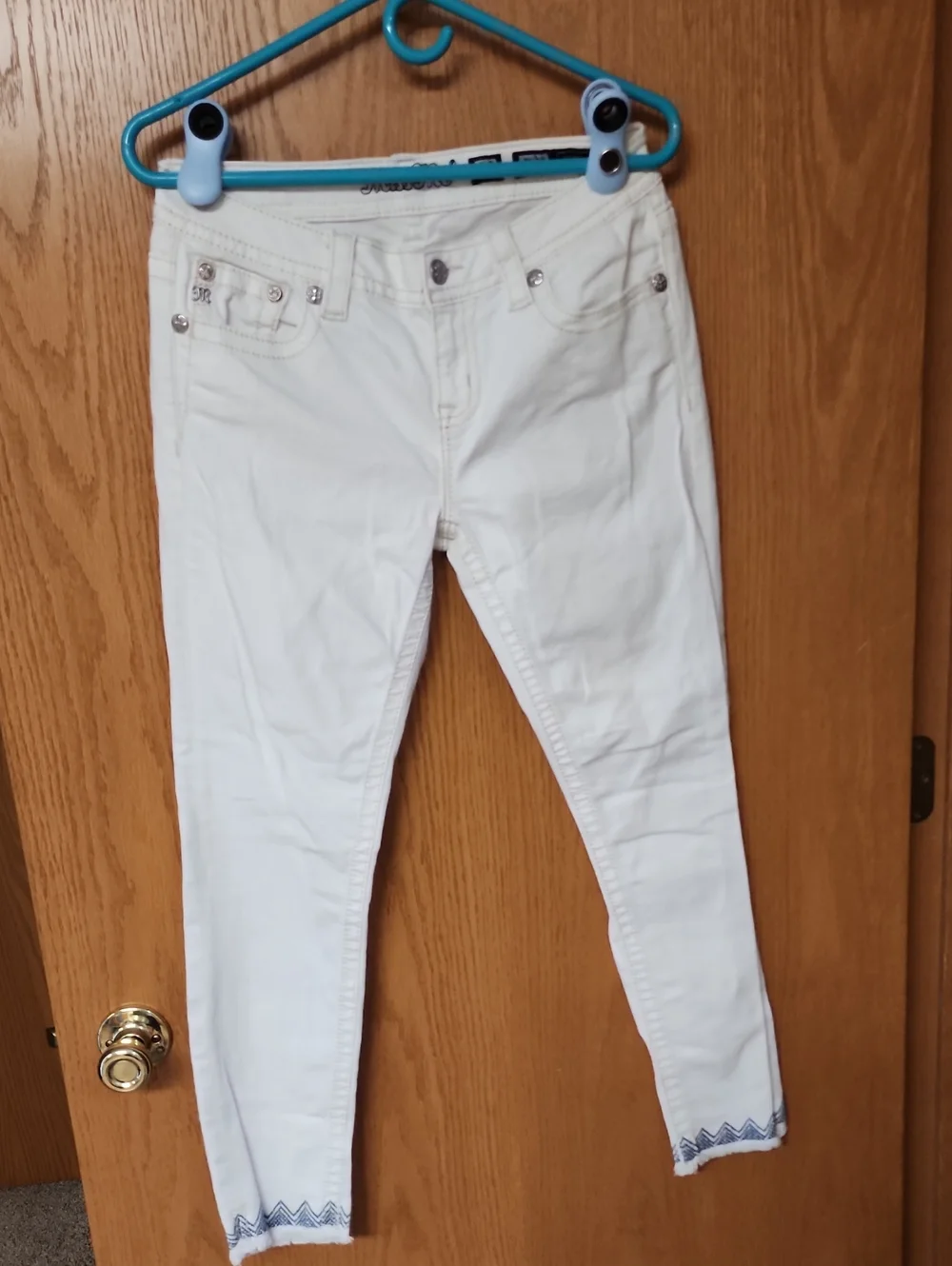 Miss Me White Embroidered Women’s Jeans Stylish Pocket Detail 28x27 number 2095